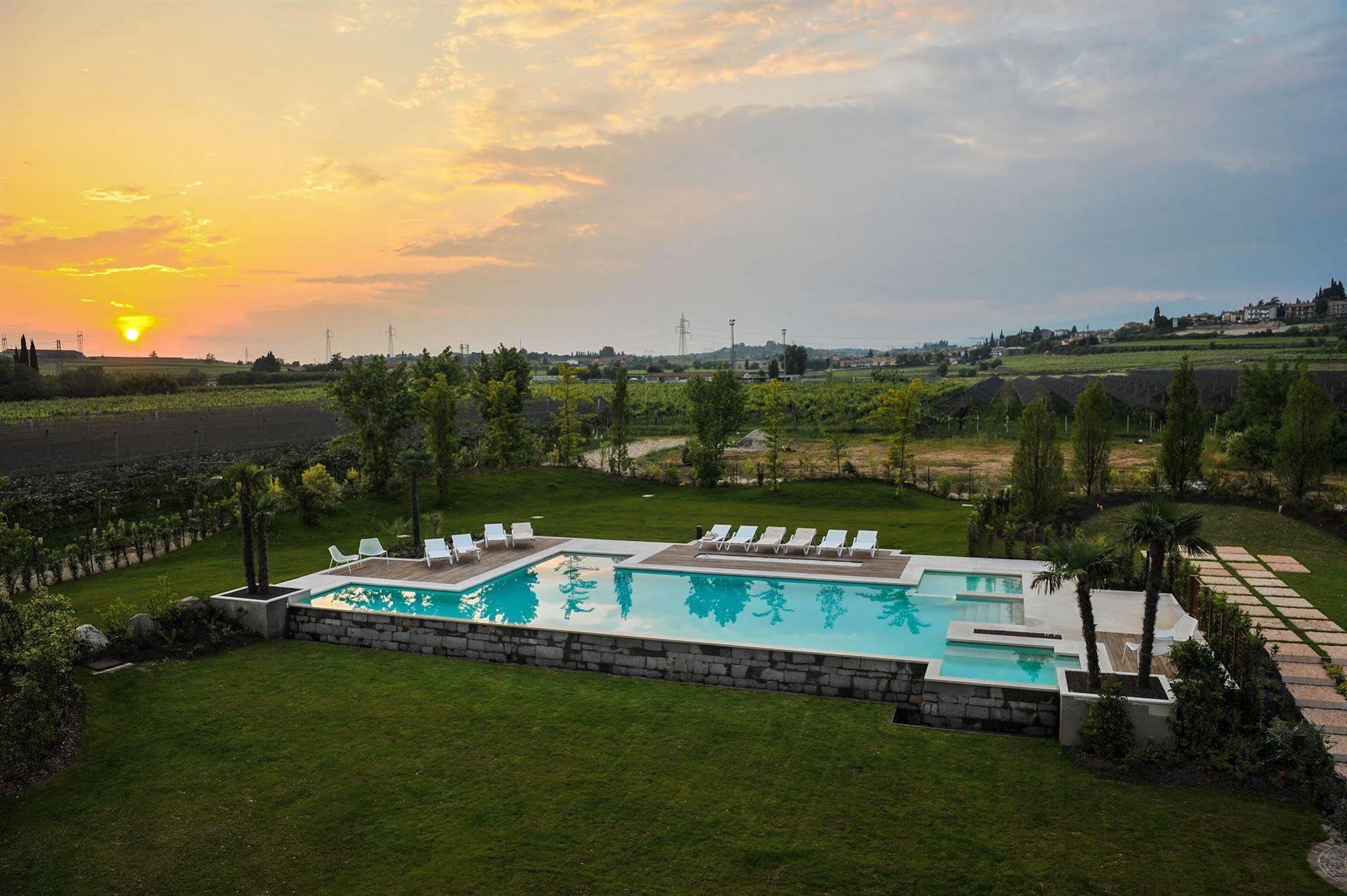 Belvivere Suites Sona Extérieur photo